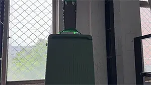 Тест на прочность ручки чемодана