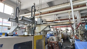 Чемодан ZL без молнии с широкой ручкой