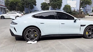 Чемодан ZL без молнии с широкой ручкой