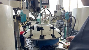 Чемодан ZL без молнии с широкой ручкой