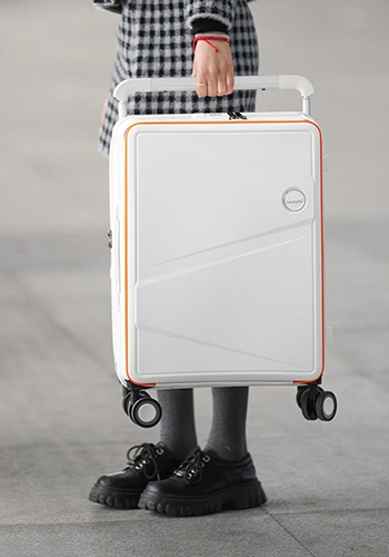 Чемодан с двойным открытием