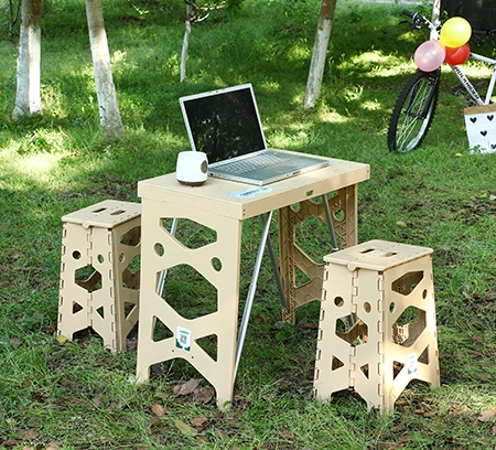 Складные пластиковые столы и стулья