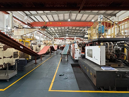 Основной цех литья под давлением, производство корпусов и транспортировка