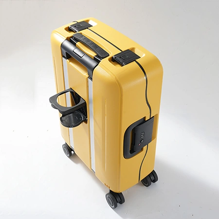 Средний багажный чемодан